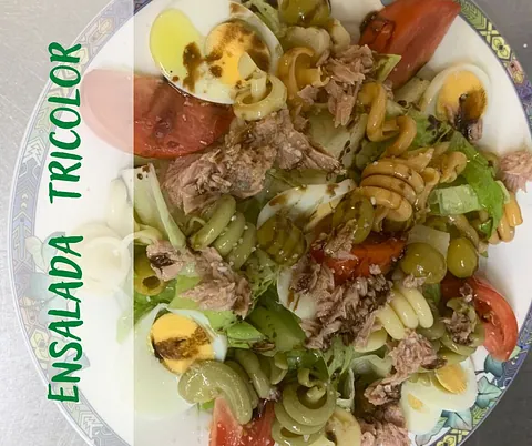 Restaurante La Tarara ensalada tricolor